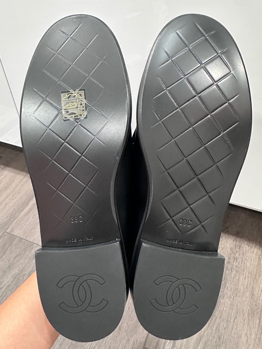 $1.8K 2026 CHANEL BLACK LEATHER LOAFERS MOCCASINS With GOLD CC TURNLOCK LOGO 38C - Picture 15 of 16